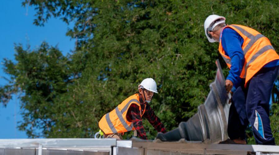 Expert Emergency Roof Repairs services in Onaka, SD